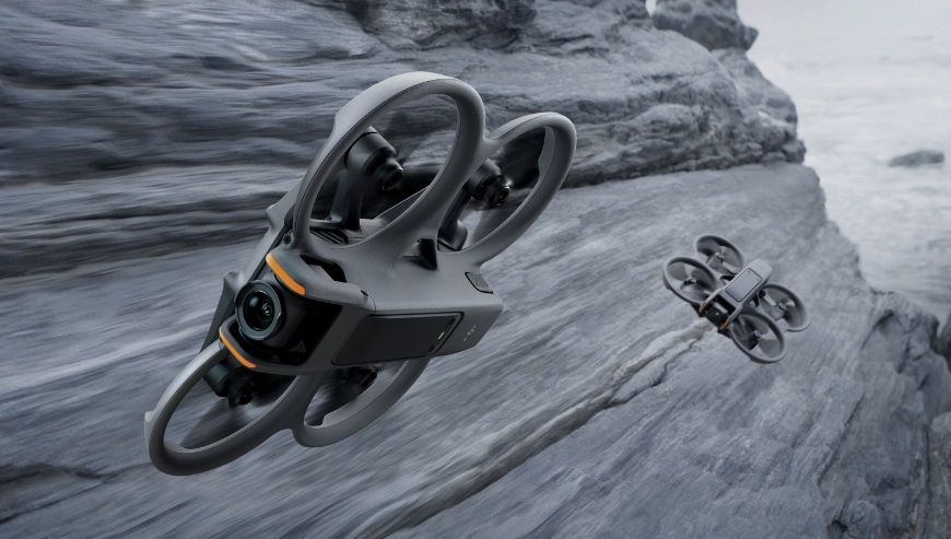 Dron DJI Avata 2 Pro-Viev Combo 4K widok na dwa lecące drony